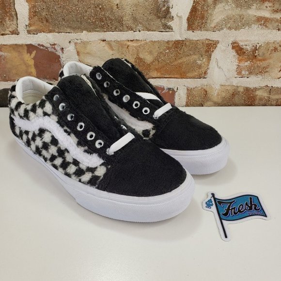 Vans Old Skool (Sherpa) Checker Black Faux Fur Shoes Women's Size 9.5 - Picture 1 of 10